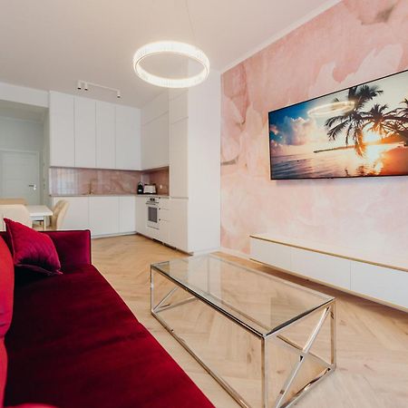 3 Bedrooms Premium Bella Rosa For 8 Guests With Ac And Underground Parking Rzeszow Dış mekan fotoğraf