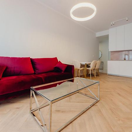 3 Bedrooms Premium Bella Rosa For 8 Guests With Ac And Underground Parking Rzeszow Dış mekan fotoğraf