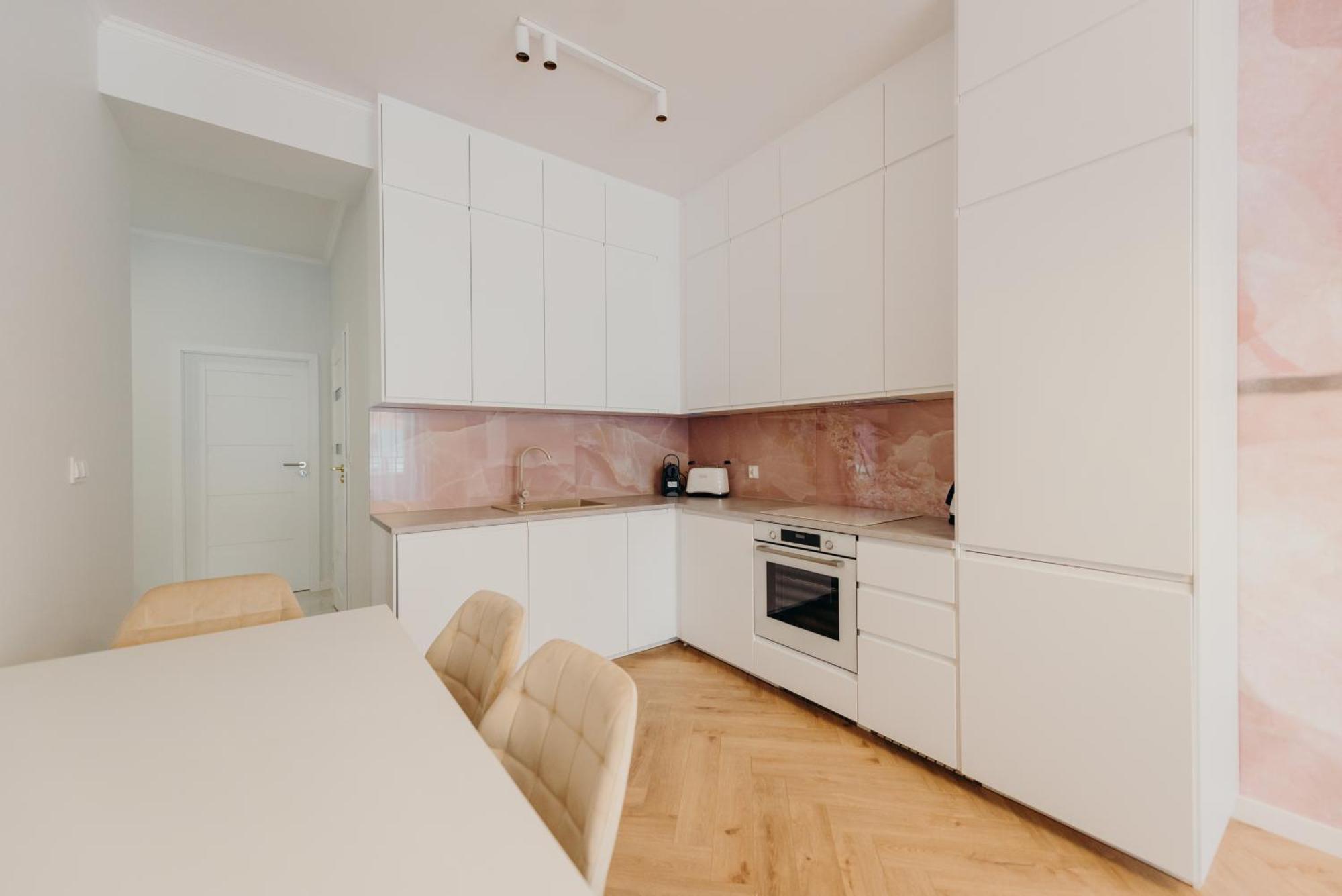 3 Bedrooms Premium Bella Rosa For 8 Guests With Ac And Underground Parking Rzeszow Dış mekan fotoğraf