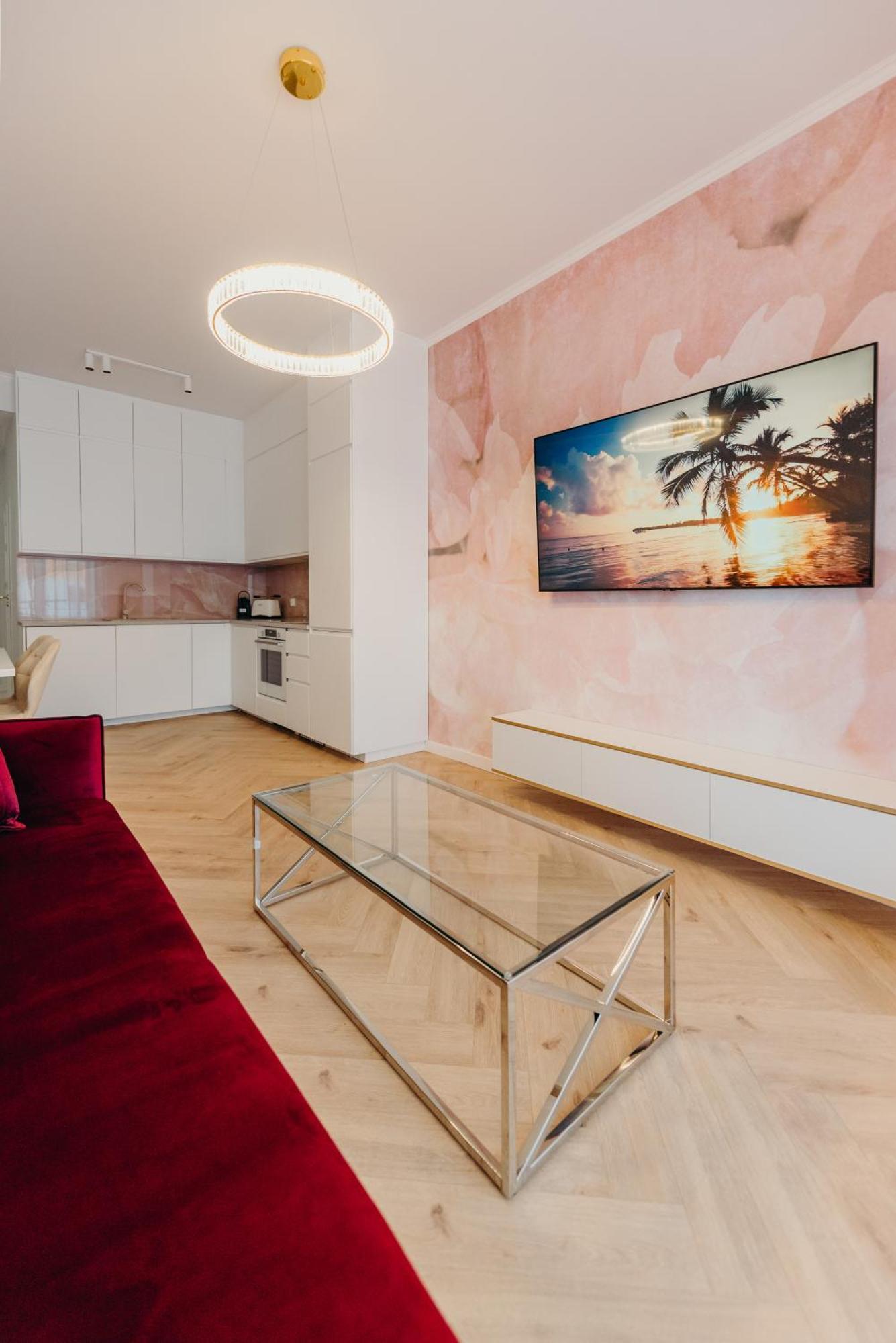 3 Bedrooms Premium Bella Rosa For 8 Guests With Ac And Underground Parking Rzeszow Dış mekan fotoğraf