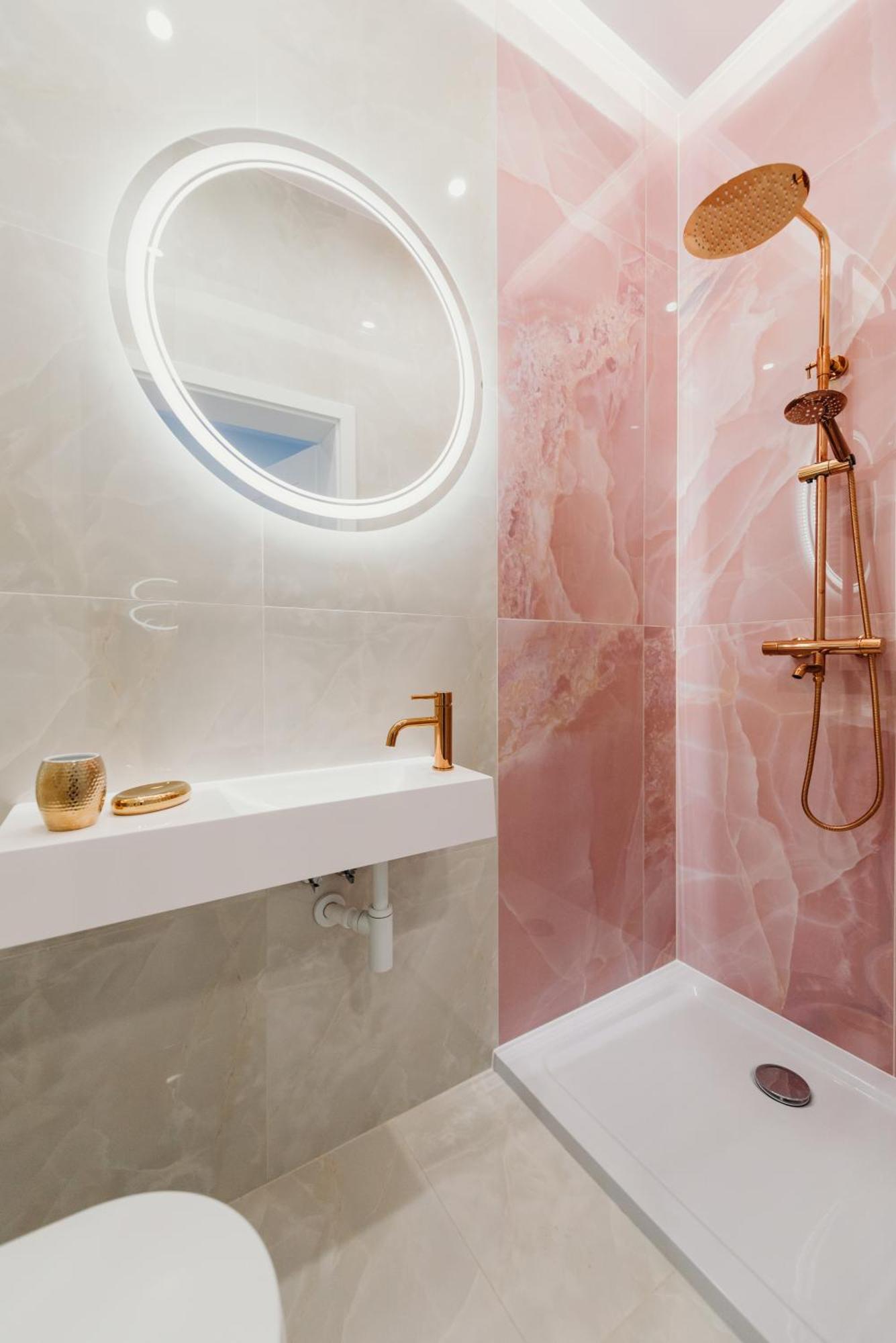 3 Bedrooms Premium Bella Rosa For 8 Guests With Ac And Underground Parking Rzeszow Dış mekan fotoğraf