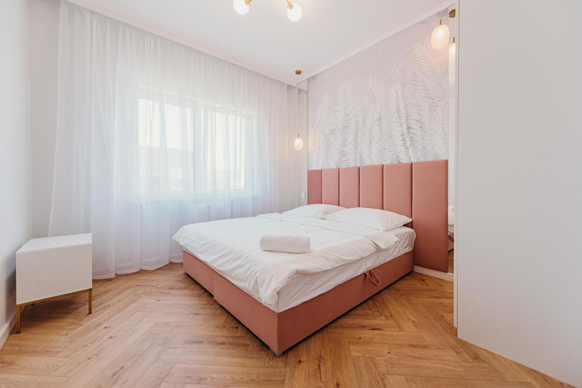 3 Bedrooms Premium Bella Rosa For 8 Guests With Ac And Underground Parking Rzeszow Dış mekan fotoğraf